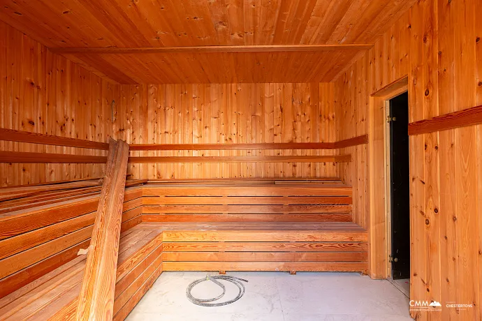 Eine luxuriöse dreistöckige Villa in erster Meereslinie in Kotor